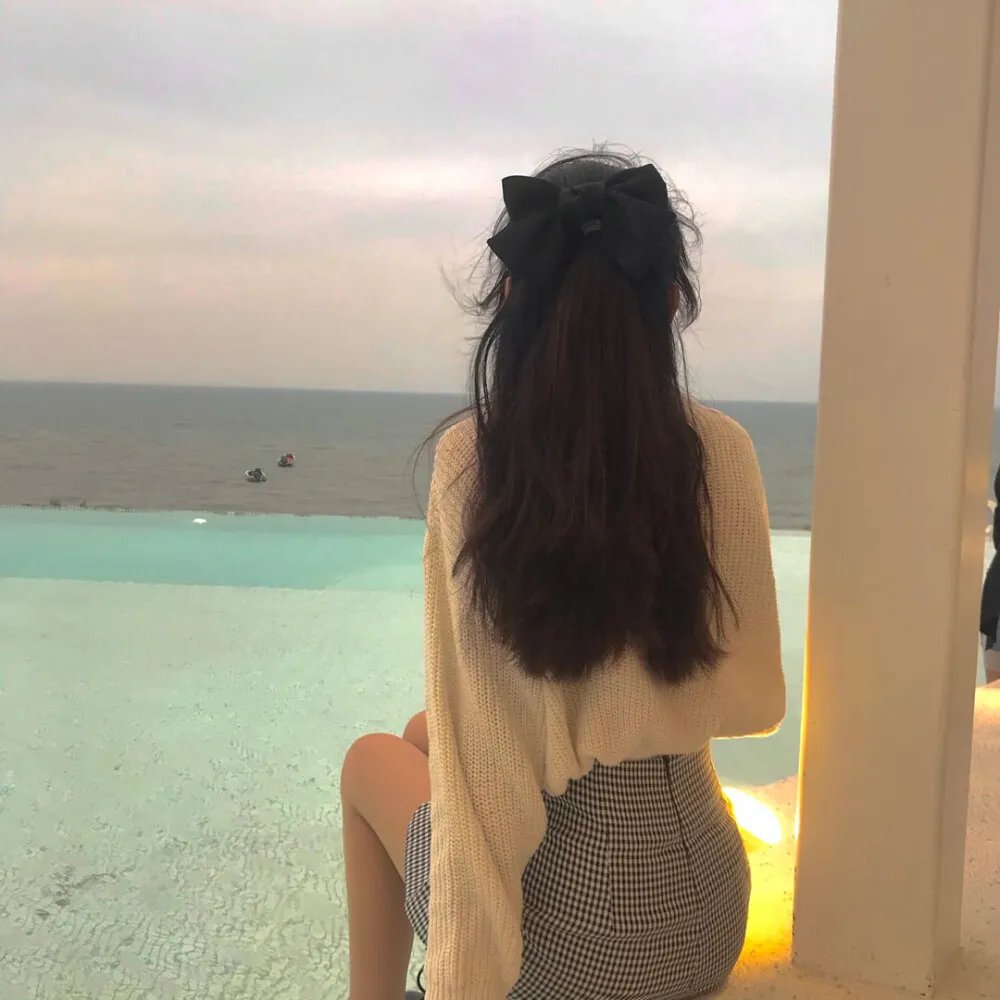 黑色丽人